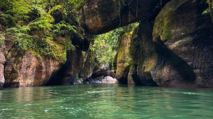 Cañón del Cafre aguas esmeralda Mesetas