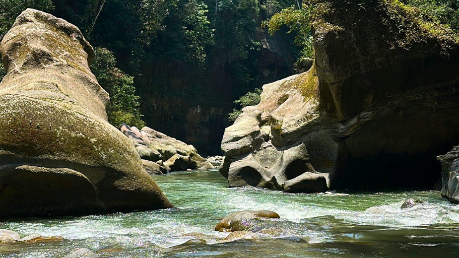 Tubing Cañón del Guape Mesetas Meta aventura acuática